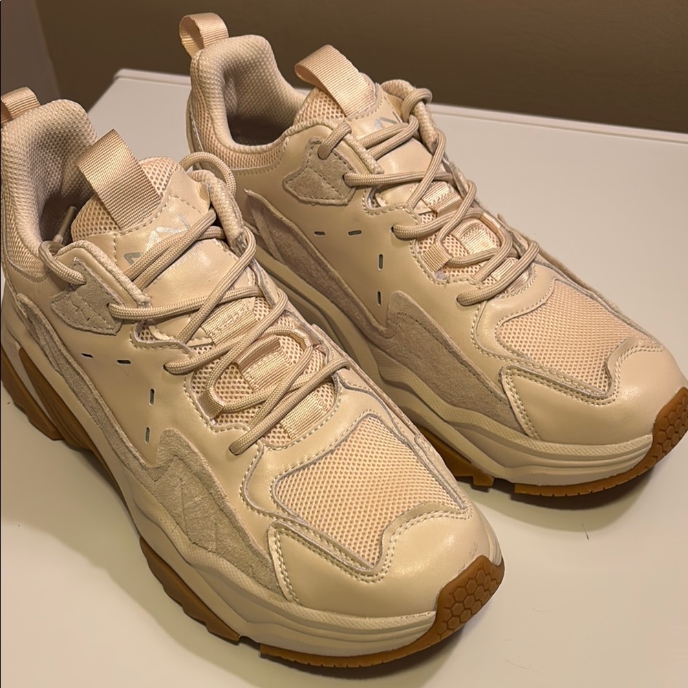 New- Mark Nason women’s smart block Ivory sneakers